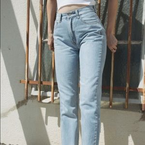 Brandy Melville Danny light wash jeans